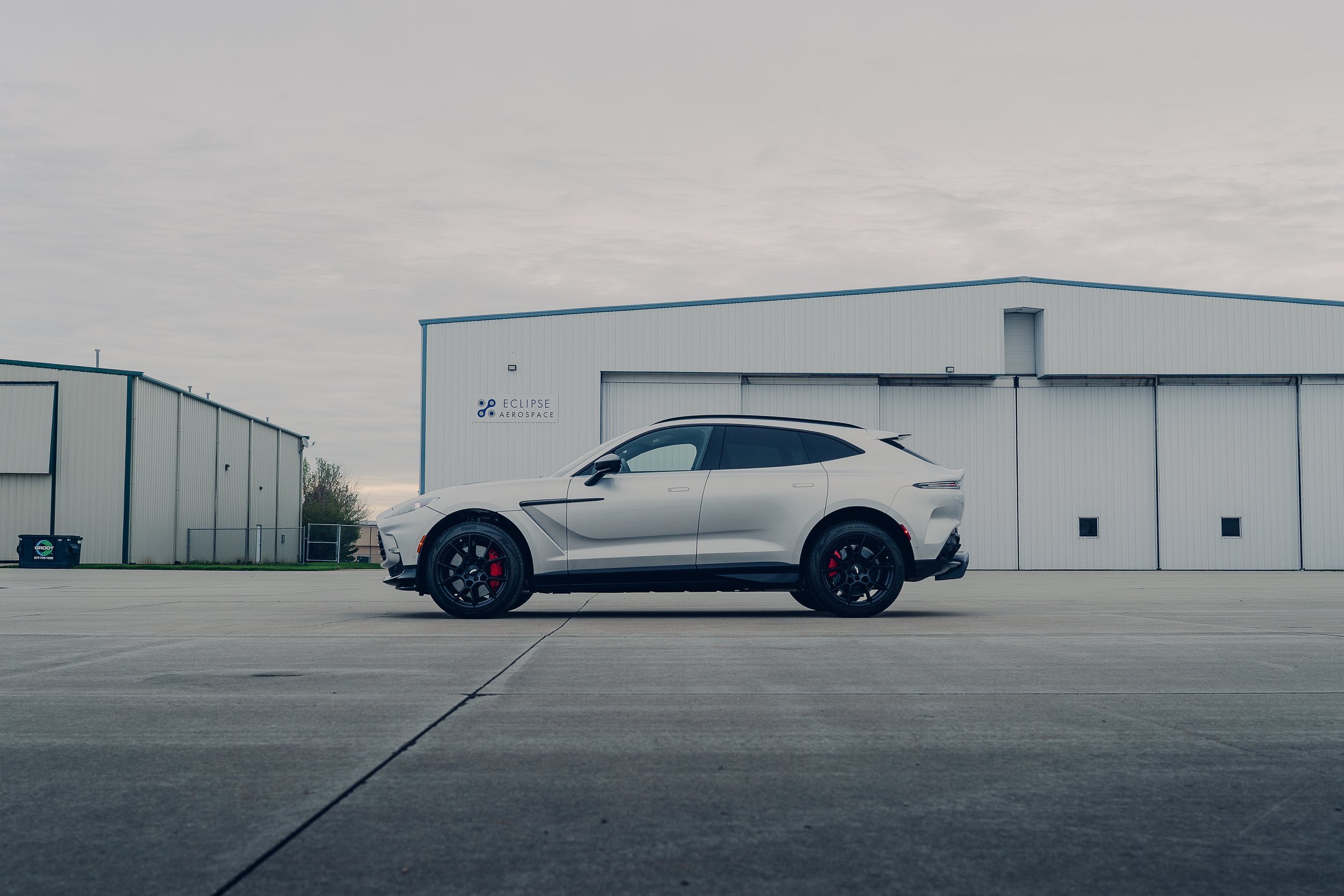 Aston Martin DBX 707