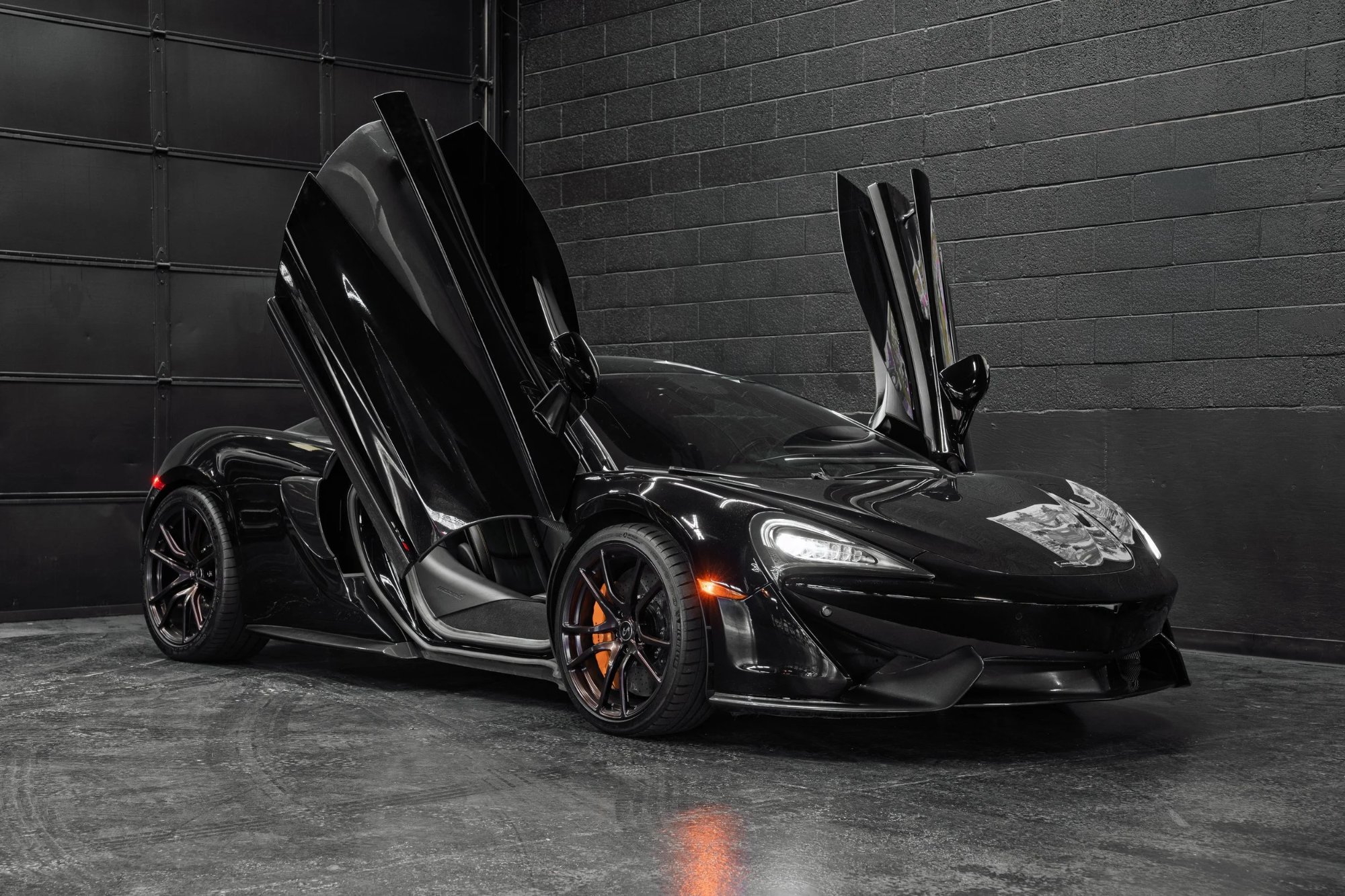 McLaren 570S Black